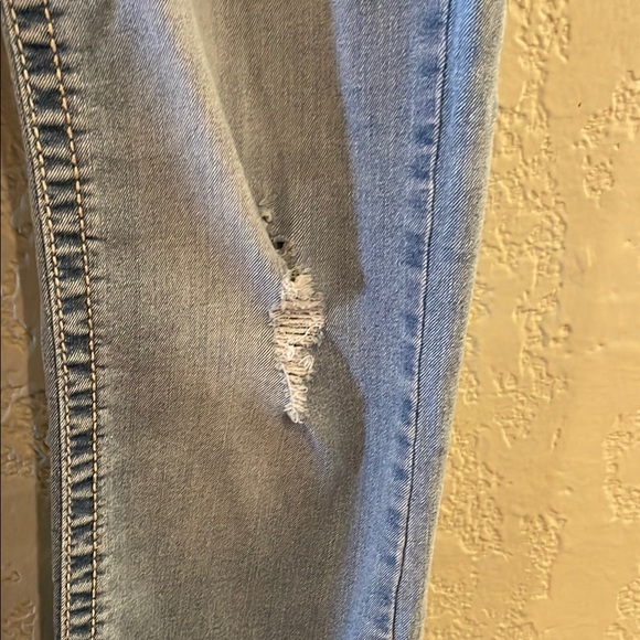 Light Blue Distressed Women Jeans - Picture 6 of 9